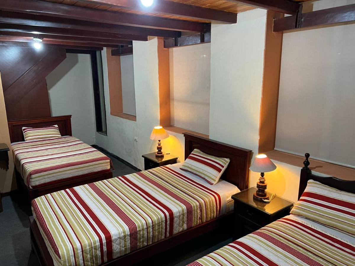 Hostal Victoria Quito Extérieur photo