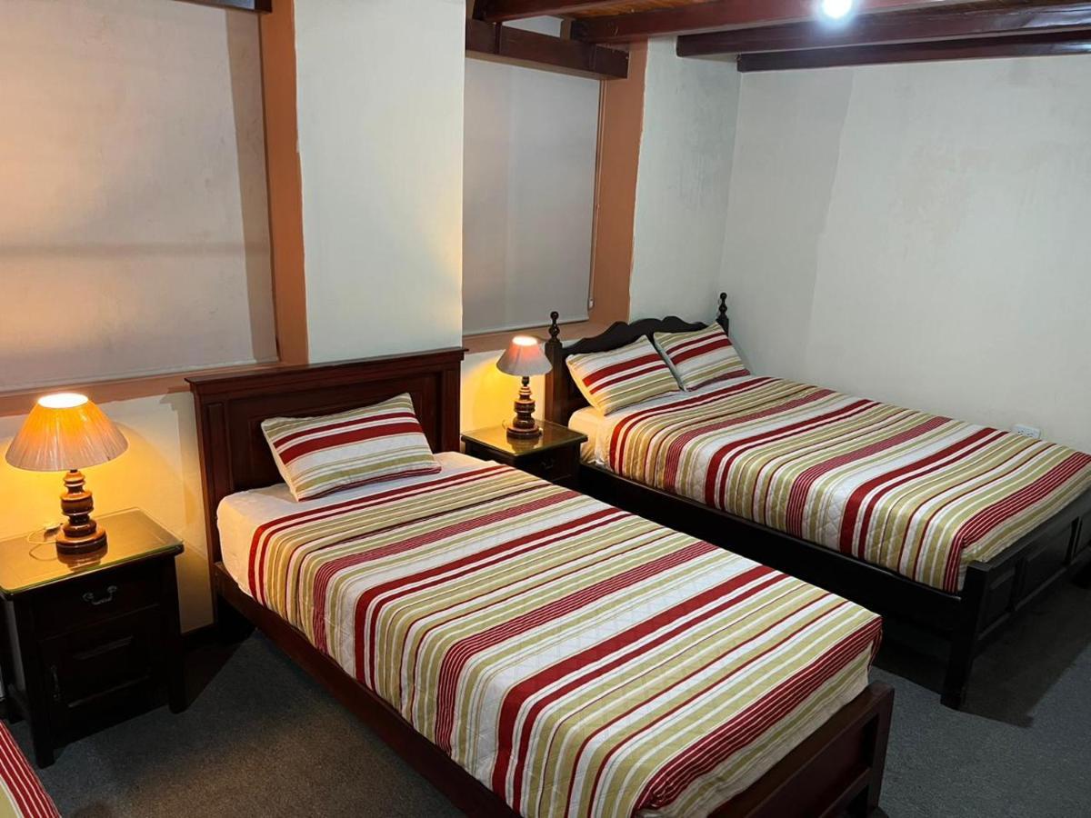 Hostal Victoria Quito Extérieur photo