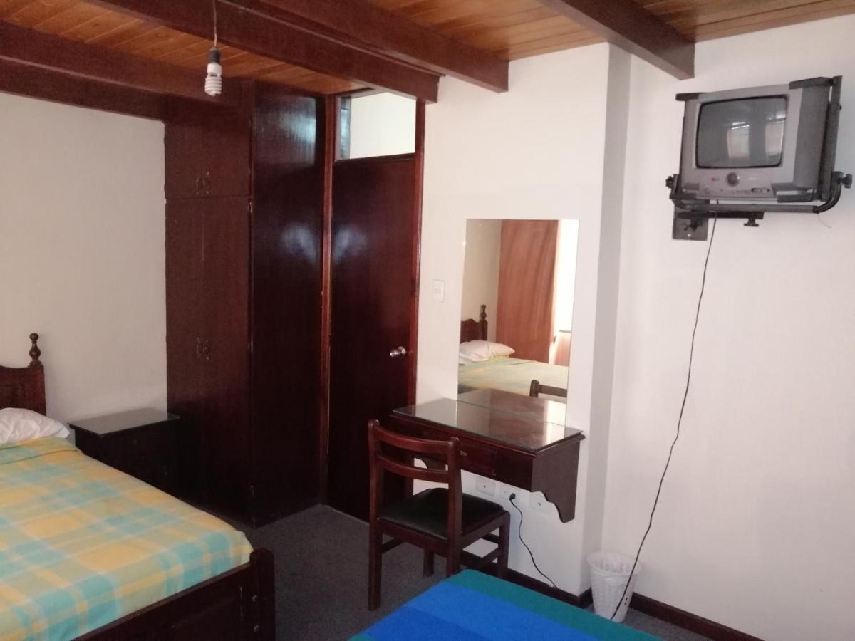 Hostal Victoria Quito Extérieur photo