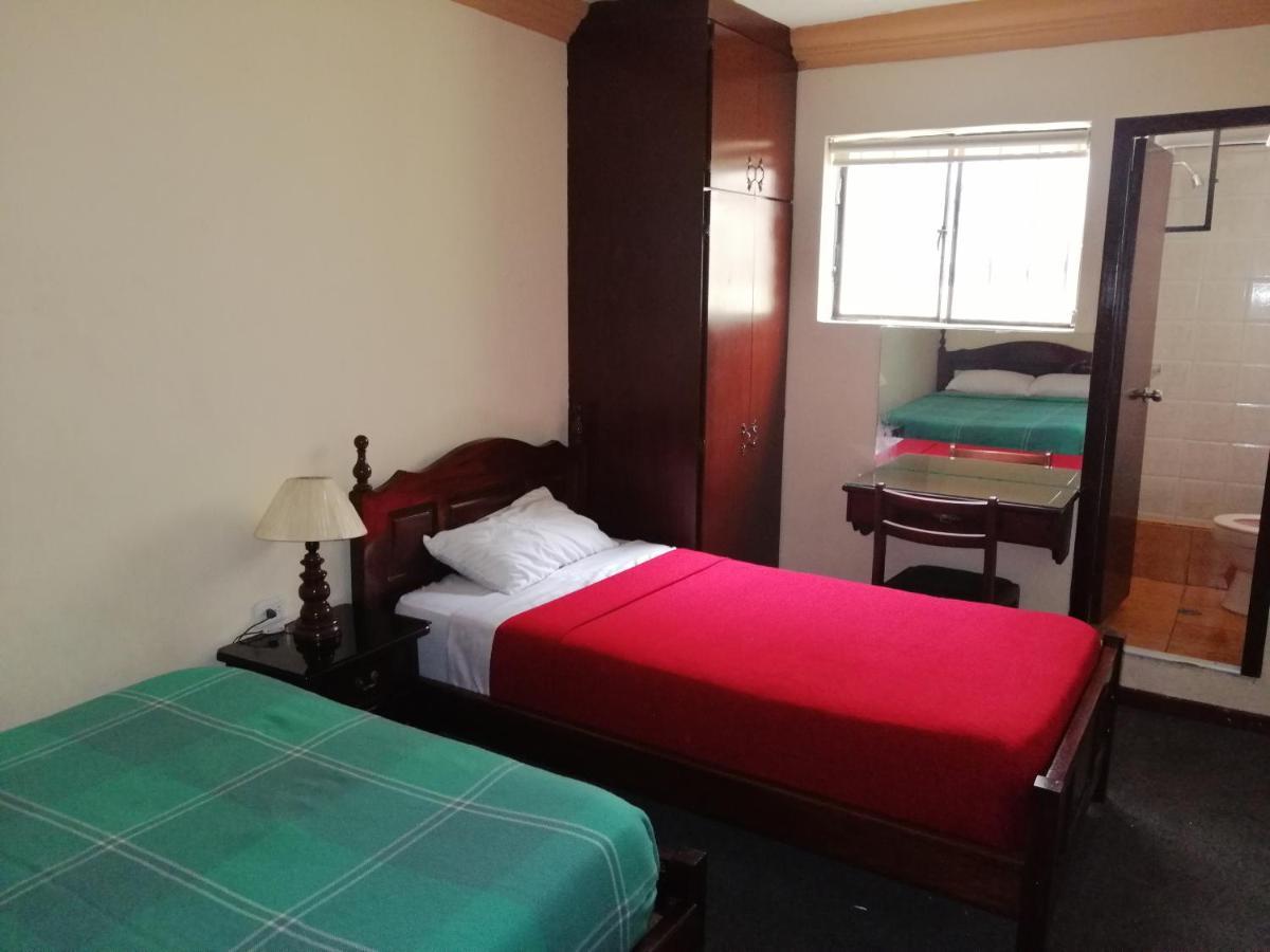 Hostal Victoria Quito Extérieur photo