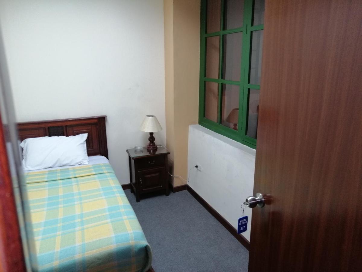 Hostal Victoria Quito Extérieur photo