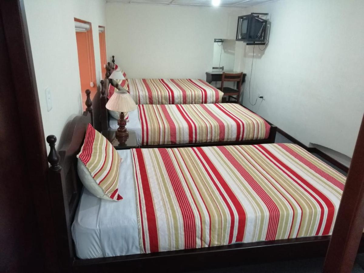 Hostal Victoria Quito Extérieur photo