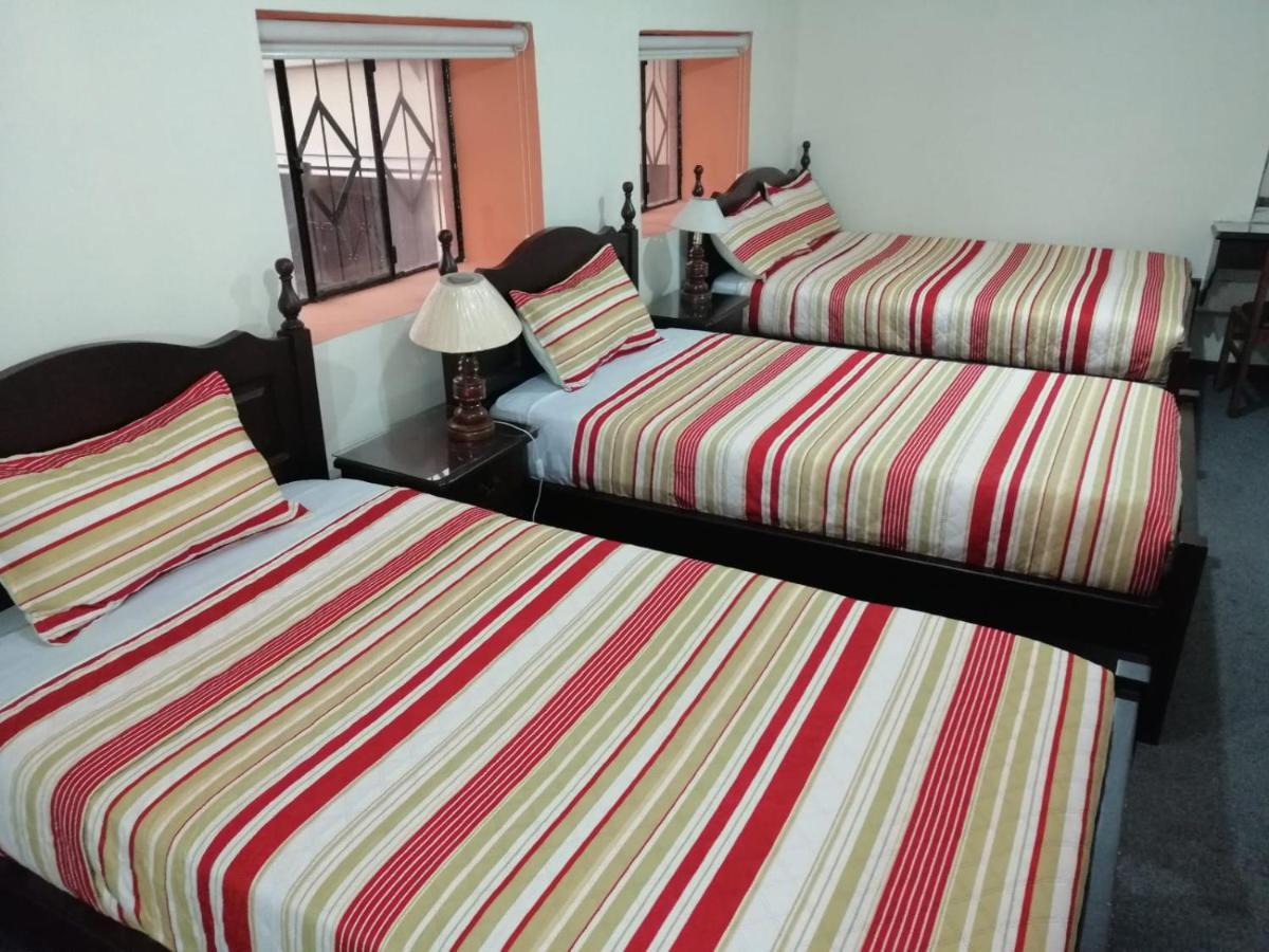 Hostal Victoria Quito Extérieur photo