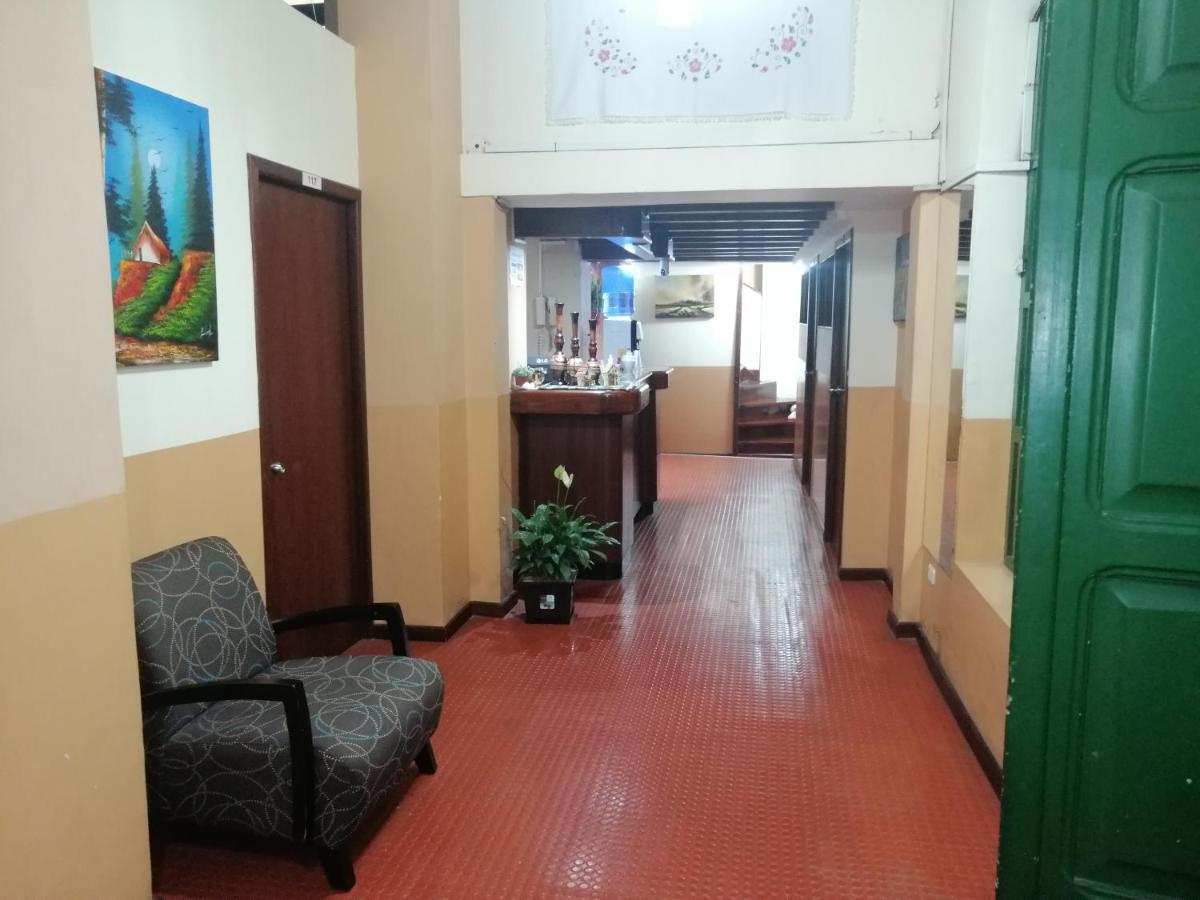 Hostal Victoria Quito Extérieur photo