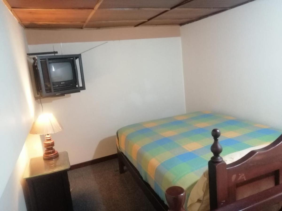 Hostal Victoria Quito Extérieur photo